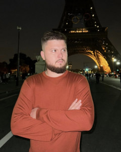 Александр Руев